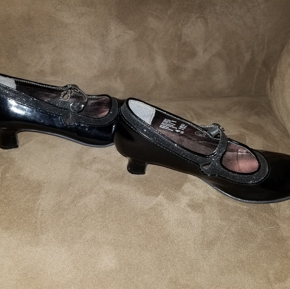 Heels - Picture 3 of 3